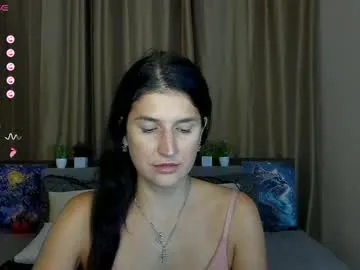 alianna_solo_kiss Image 14