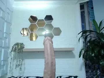 amell_thomson Image 3