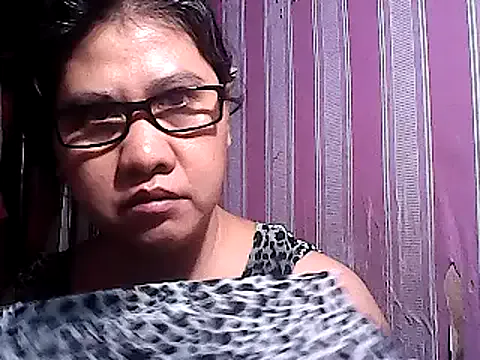 sweetsosie18 live sex cam on Chatmilfwild