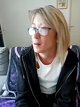 Timide_girl17's Thumb Image